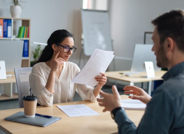 La formation « recrutement d’un nouveau collaborateur » propose aux dirigeants, managers et acteurs RH de créer, déployer et piloter un processus de recrutement efficace et bienveillant. En intégrant des pratiques de mobilité interne et en soignant l'image de marque, cette formation couvre toutes les étapes clés pour attirer des talents et sécuriser les recrutements. Les participants apprendront à moderniser leur communication, impliquer les équipes, et choisir les meilleurs profils tout en renforçant l'attractivité de l'entreprise.