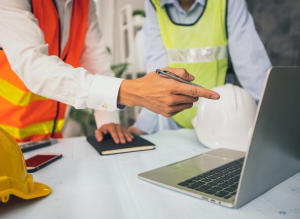 La formation “Perfectionnement des Connaissances en SSCT” est conçue pour les membres du Comité Social et Économique (CSE) ou de la Commission Santé, Sécurité et Conditions de Travail (CSSCT) désireux de renforcer leurs compétences en matière de sécurité et prévention des risques. Ce programme intensif permet d’acquérir une compréhension avancée du rôle du CSE en SSCT, de maîtriser les documents de prévention disponibles et de contribuer activement à la démarche de prévention au sein de l’entreprise.