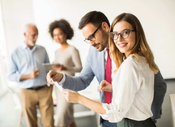 La formation “Accompagnement des Salariés” vise à doter les membres du Comité Social et Économique (CSE) de toutes les compétences nécessaires pour accompagner efficacement les salariés dans les processus de rupture de contrat et les moments de discussion sensibles. Pendant quatre jours, les participants apprendront à comprendre les dispositifs de rupture, à mener des entretiens, à recueillir les témoignages des salariés, et à les assister durant des procédures potentiellement stressantes.